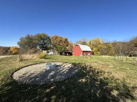Exterior - 20450 Yorktown Rd, Morrison, IL 61270 photo 20 of 22