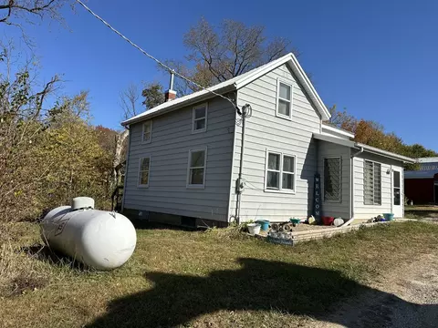Exterior - 20450 Yorktown Rd, Morrison, IL 61270 photo 13 of 22
