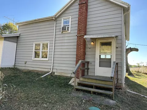 Exterior - 20450 Yorktown Rd, Morrison, IL 61270 photo 5 of 22