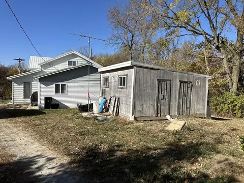 Exterior - 20450 Yorktown Rd, Morrison, IL 61270 photo 14 of 22
