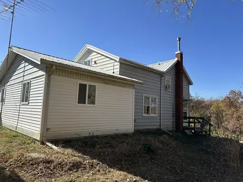 Exterior - 20450 Yorktown Rd, Morrison, IL 61270 photo 7 of 22