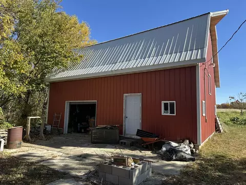 Exterior - 20450 Yorktown Rd, Morrison, IL 61270 photo 17 of 22