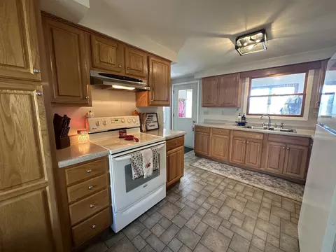 Kitchen - 20450 Yorktown Rd, Morrison, IL 61270 photo 2 of 3