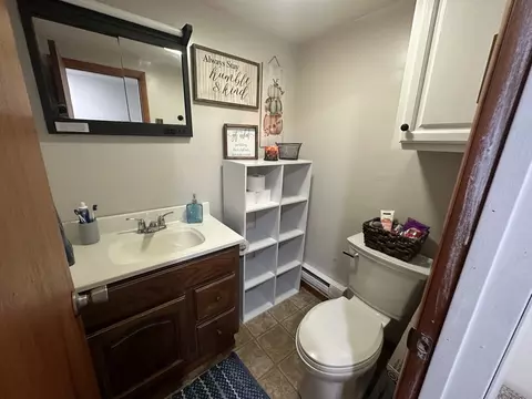 Bath - 20450 Yorktown Rd, Morrison, IL 61270 photo 4 of 4