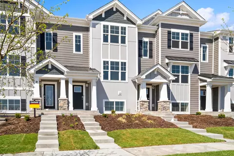 2008 Yellowstone Blvd, Mundelein, IL 60060