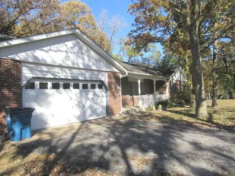2560 E Priscilla Ln, Crete, IL 60417 photo 3
