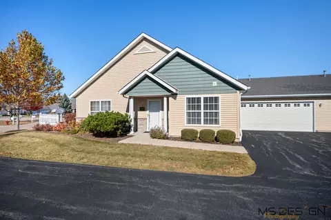 2126 Waterbury Ln #2126, Sycamore, IL 60178
