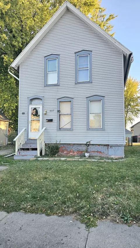 607 W 4th St, Sterling, IL 61081