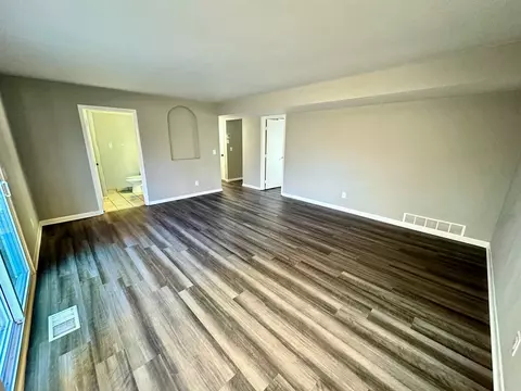Living - 2425 Sunflower Ct, Aurora, IL 60506 photo 2 of 3