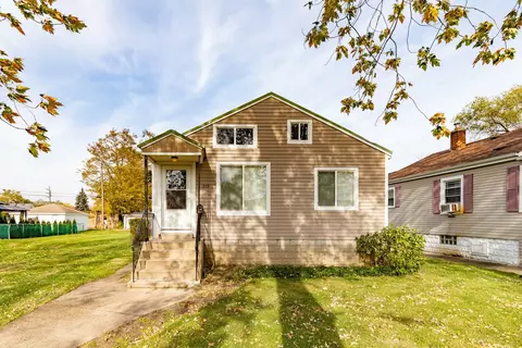 319 E 148th St, Harvey, IL 60426