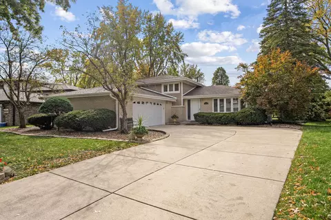 10418 S Kathy Ct, Palos Hills, IL 60465