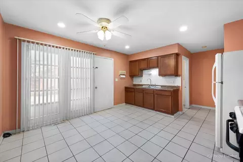 833 Mchenry Rd #E, Wheeling, IL 60090 photo 5