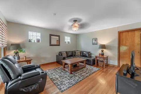 5944 N Markham Ave, Chicago, IL 60646 photo 3