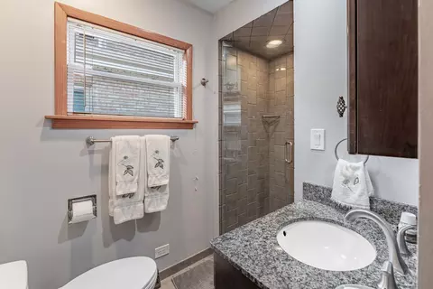 5944 N Markham Ave, Chicago, IL 60646 photo 10