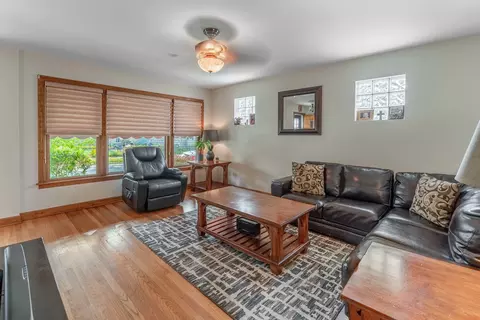 5944 N Markham Ave, Chicago, IL 60646 photo 4