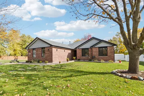 613 Superior Dr, Romeoville, IL 60446