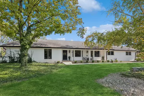 115 Red Barn Ln, Northfield, IL 60093