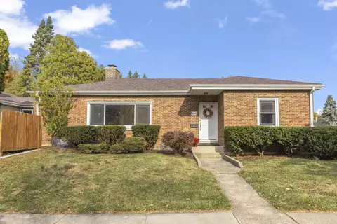 625 E Harrison Ave, Wheaton, IL 60187