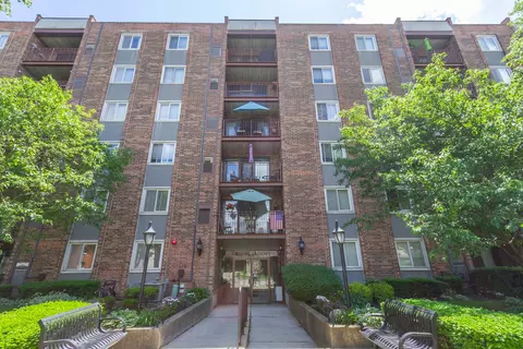 825 Pearson St #2A, Des Plaines, IL 60016