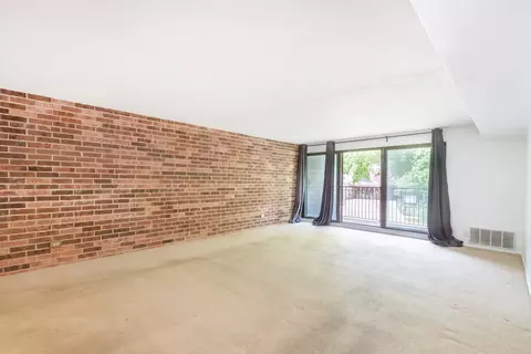 Living - 825 Pearson St #2A, Des Plaines, IL 60016 photo 5 of 5