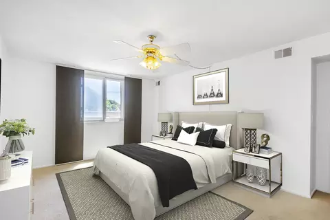 Bedroom - 825 Pearson St #2A, Des Plaines, IL 60016 photo 1 of 5
