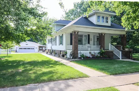 502 N Pine St, Villa Grove, IL 61956