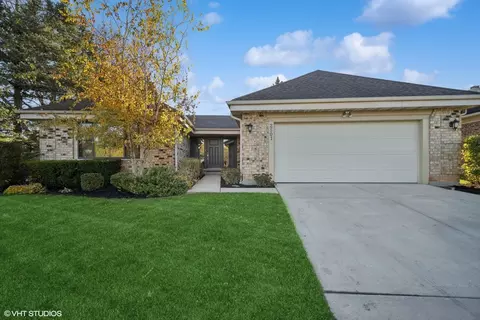 2501 Burgundy Ln, Northbrook, IL 60062