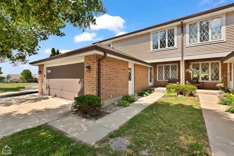 524 N Thornwood Dr #2, Mchenry, IL 60050