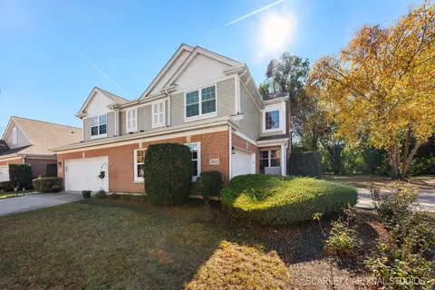 2591 Camberley Cir, Westchester, IL 60154