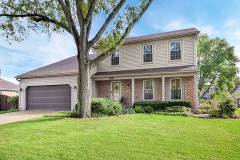 2141 Langford Ln, Wheaton, IL 60189