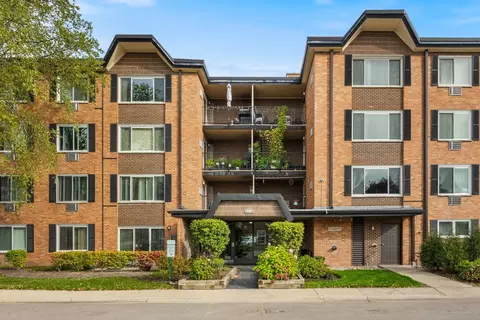 1127 S Old Wilke Rd #203, Arlington Heights, IL 60005