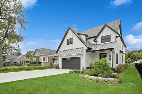 370 E Schiller St, Elmhurst, IL 60126