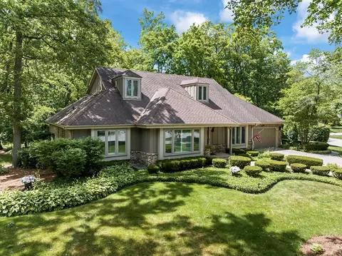 2 Wellington Ct, Lincolnshire, IL 60069