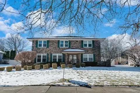203 Meadow Wood Dr, Joliet, IL 60431