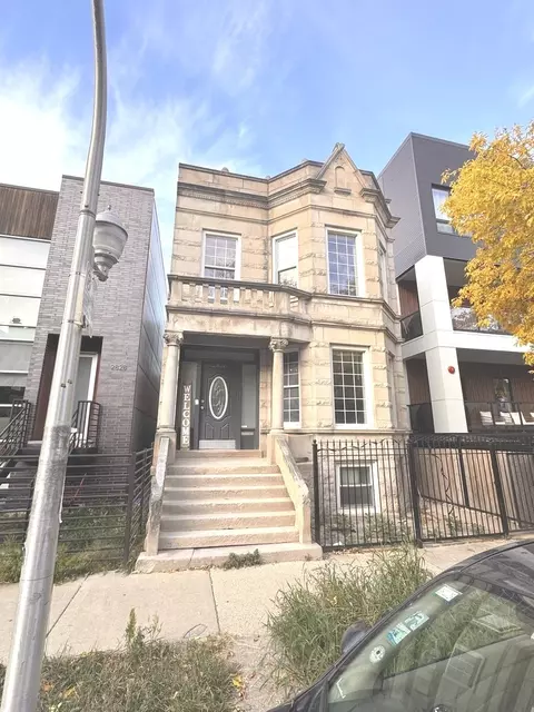 2826 W Lyndale St, Chicago, IL 60647