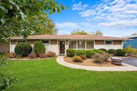 938 W Arlington Ln, Crete, IL 60417