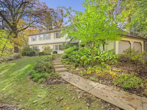 28 W681 Indian Knoll Rd, West Chicago, IL 60185