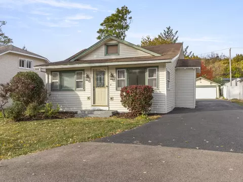 27586 N Hickory St, Island Lake, IL 60042
