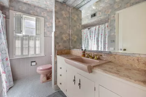 Bath - 1248 Monroe Ave, River Forest, IL 60305 photo 1 of 3