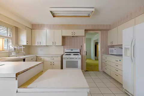 Kitchen - 1248 Monroe Ave, River Forest, IL 60305 photo 2 of 3