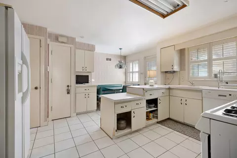 Kitchen - 1248 Monroe Ave, River Forest, IL 60305 photo 3 of 3