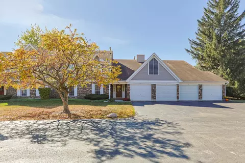 857 Chasefield Ln #2, Crystal Lake, IL 60014