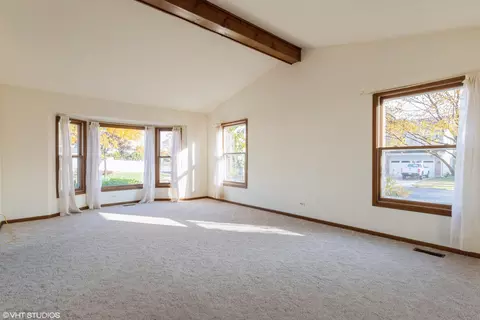 Living - 807 Tanglewood Dr, Wheeling, IL 60090 photo 1 of 4