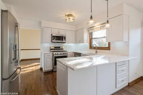 Kitchen - 807 Tanglewood Dr, Wheeling, IL 60090 photo 1 of 3