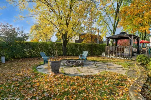 Exterior - 807 Tanglewood Dr, Wheeling, IL 60090 photo 5 of 10