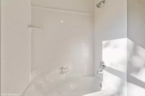 Bath - 807 Tanglewood Dr, Wheeling, IL 60090 photo 4 of 4