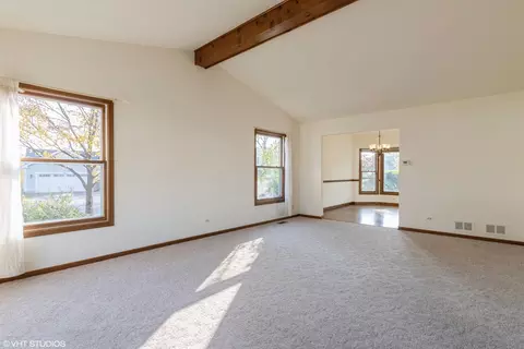 Living - 807 Tanglewood Dr, Wheeling, IL 60090 photo 2 of 4