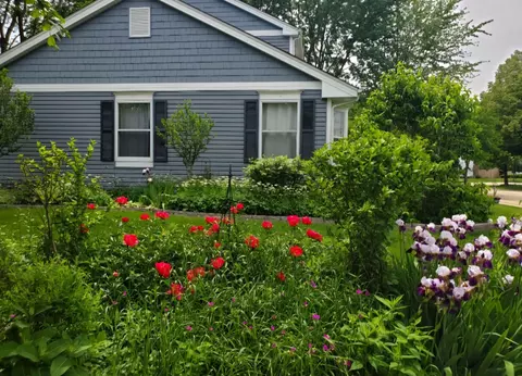 Exterior - 807 Tanglewood Dr, Wheeling, IL 60090 photo 7 of 10