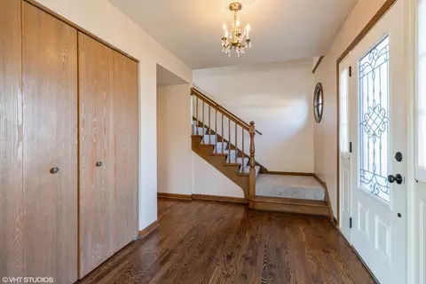 Entry Way - 807 Tanglewood Dr, Wheeling, IL 60090 photo 1 of 1