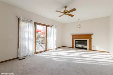 Living - 807 Tanglewood Dr, Wheeling, IL 60090 photo 3 of 4